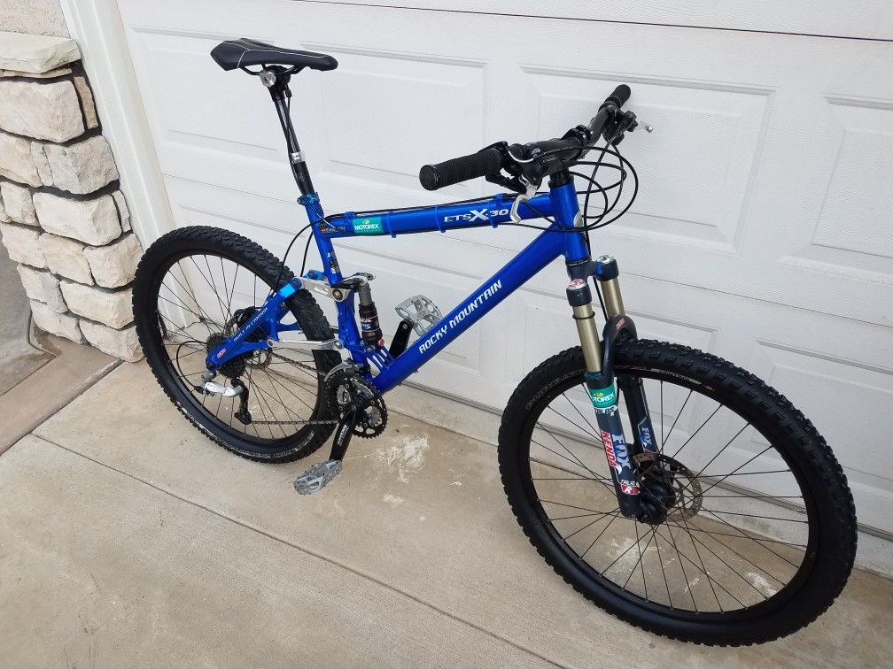 All Mountain Bike - Large - Rocky Mountain ETSX-30
