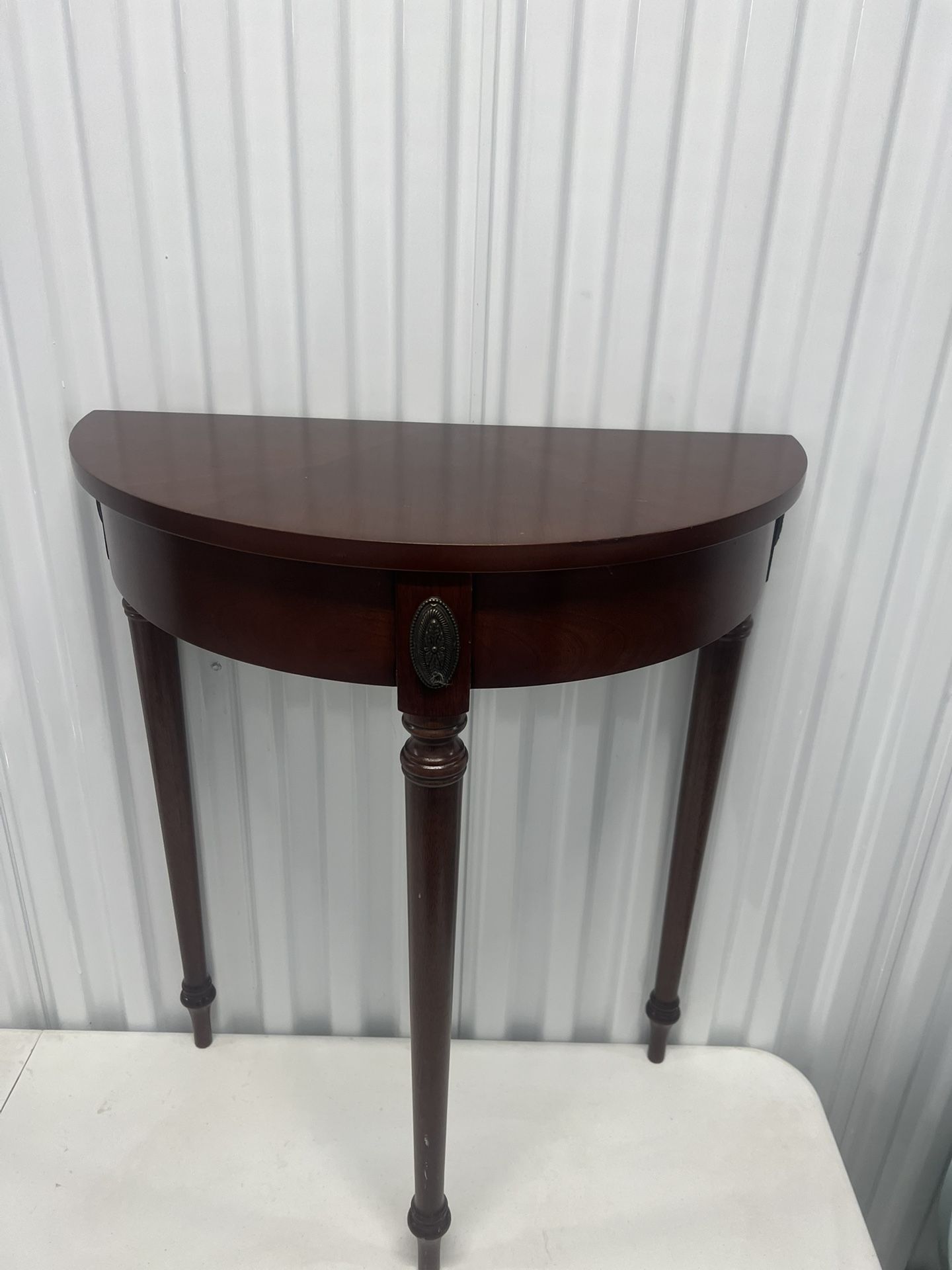 Bombay Vintage Mahogany 3 Leg Half Moon console Table Night Stand 1996. Used in very good condition with minor cosmetic blemishes. These blemishes an
