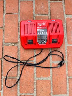 Milwaukee M18 Dual Bay Simultaneous Rapid Charger