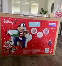 Life size Holiday Goofy Figure