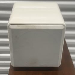 Episode ES-SUB-CUB8-110 8 Powered Subwoofer Compact, High-Quality Bass. Used in good condition with some cosmetic blemishes. These blemishes are in th