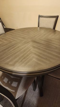 Round Table with 4 Chairs