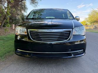 Chrysler Town & Country Minivan