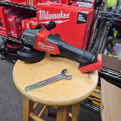 MILWAUKEE M18 18V FUEL 4INCH /5INCH GRINDER