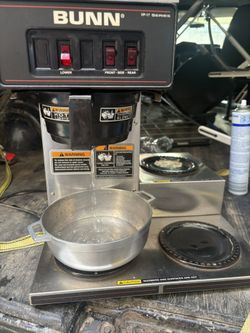 bunn coffee maker with 3 warmers. 