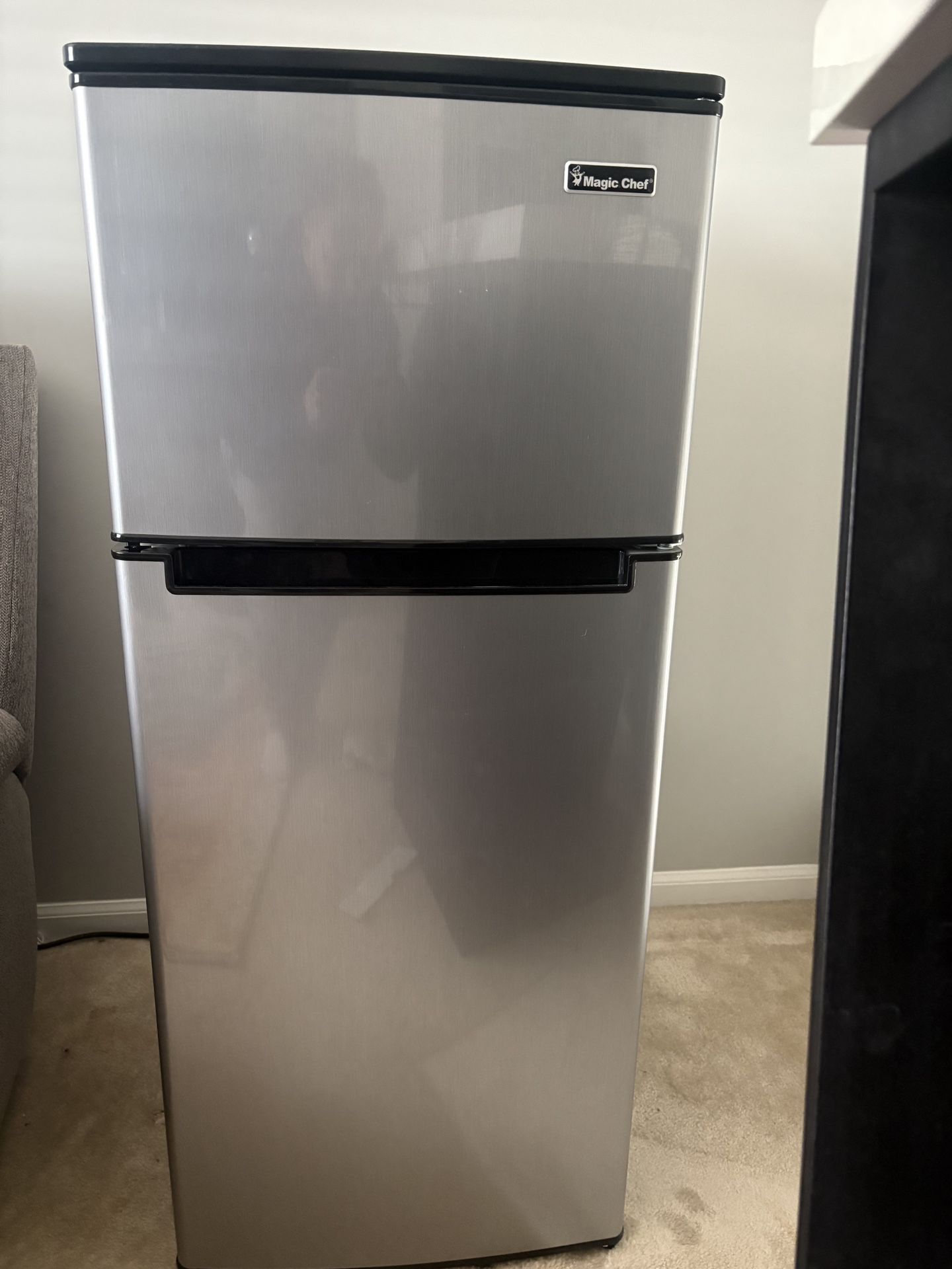 Magic Chef Mini Refrigerador With Freezer