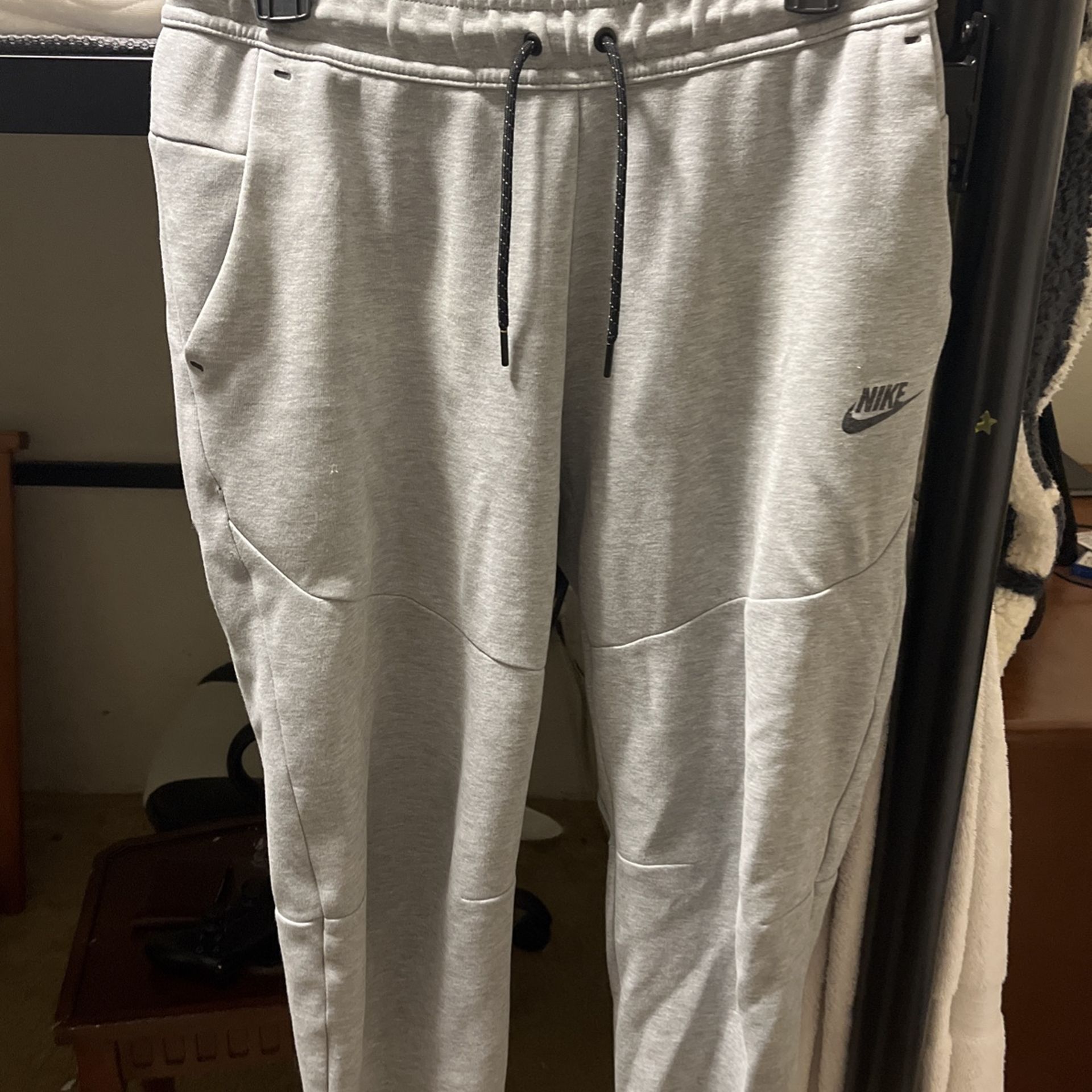 grey nike tech pants 