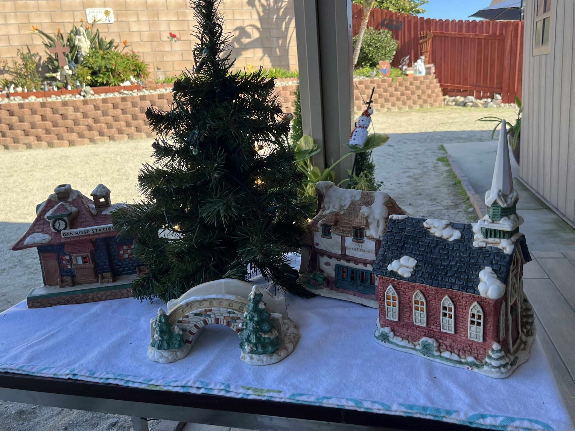 Beautiful Vintage Christmas 🎄 Townhouses .