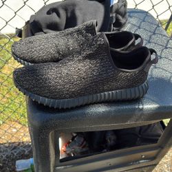 Yeezy 11.5 R3ps ! barely Used 