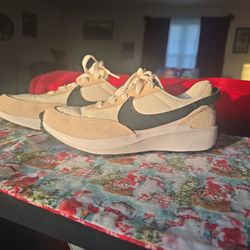 Nike Women's Waffle Debut Shoes, Size 7,...