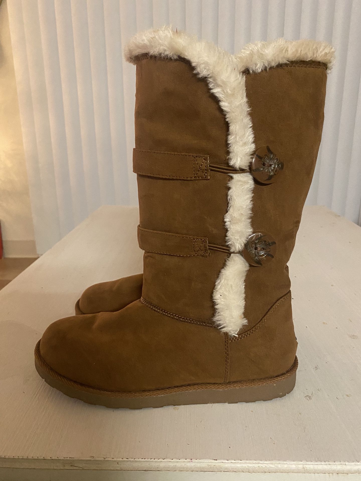 Arizona Snow Boots Size 8