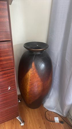 Large Decorative Floor Vase – Hand-Painted Leaf Design