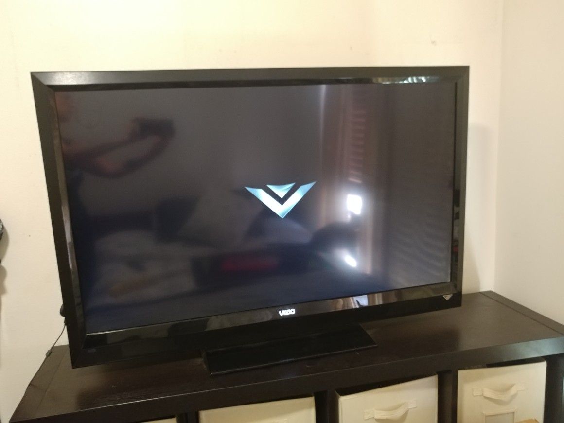 VIZIO 47” Class LCD HDTV