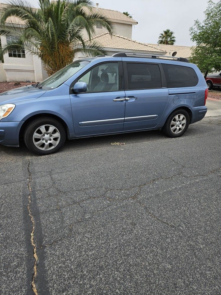2007 Hyundai Entourage