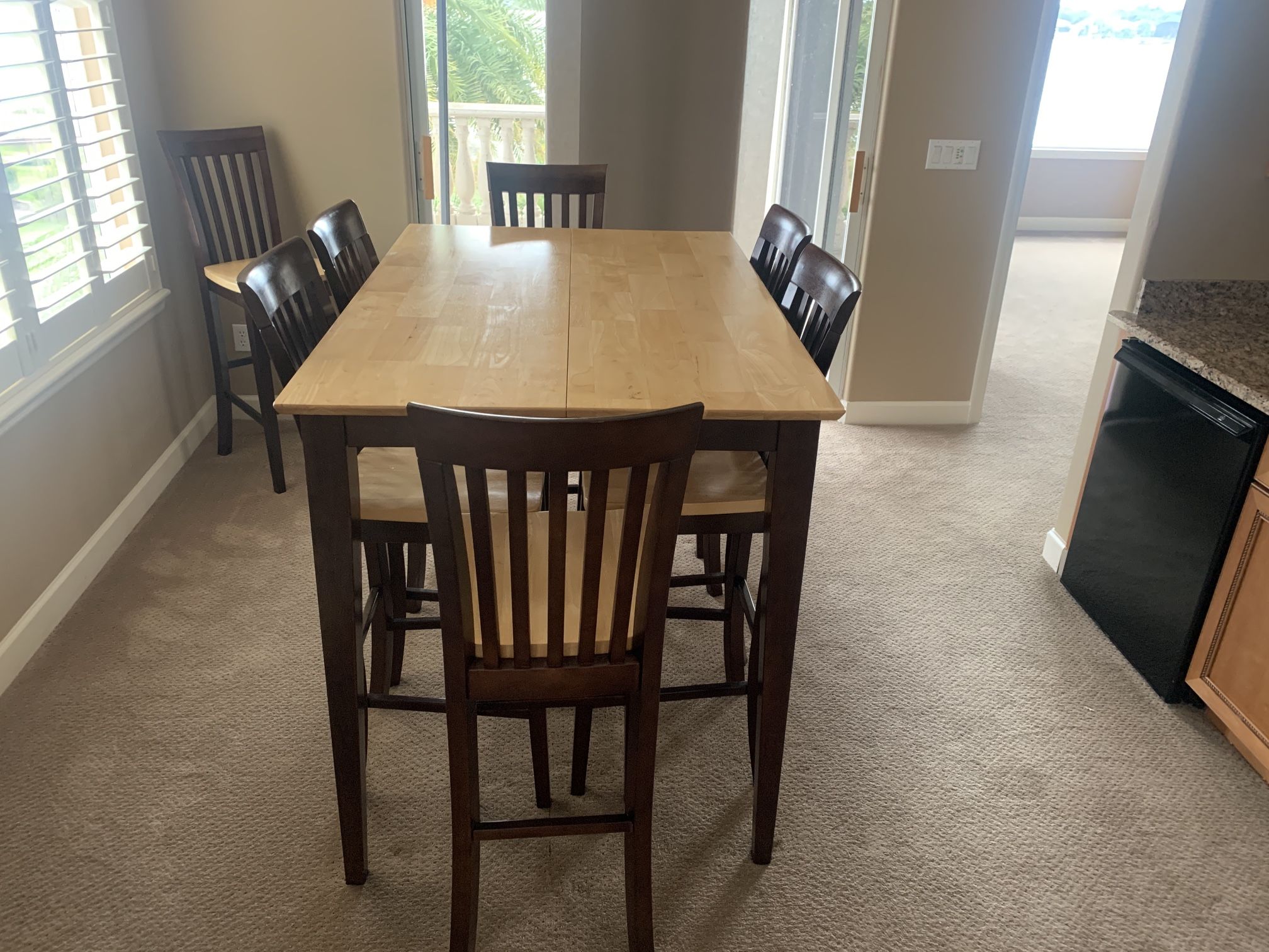 Expandable Dining Room Table W/chairs