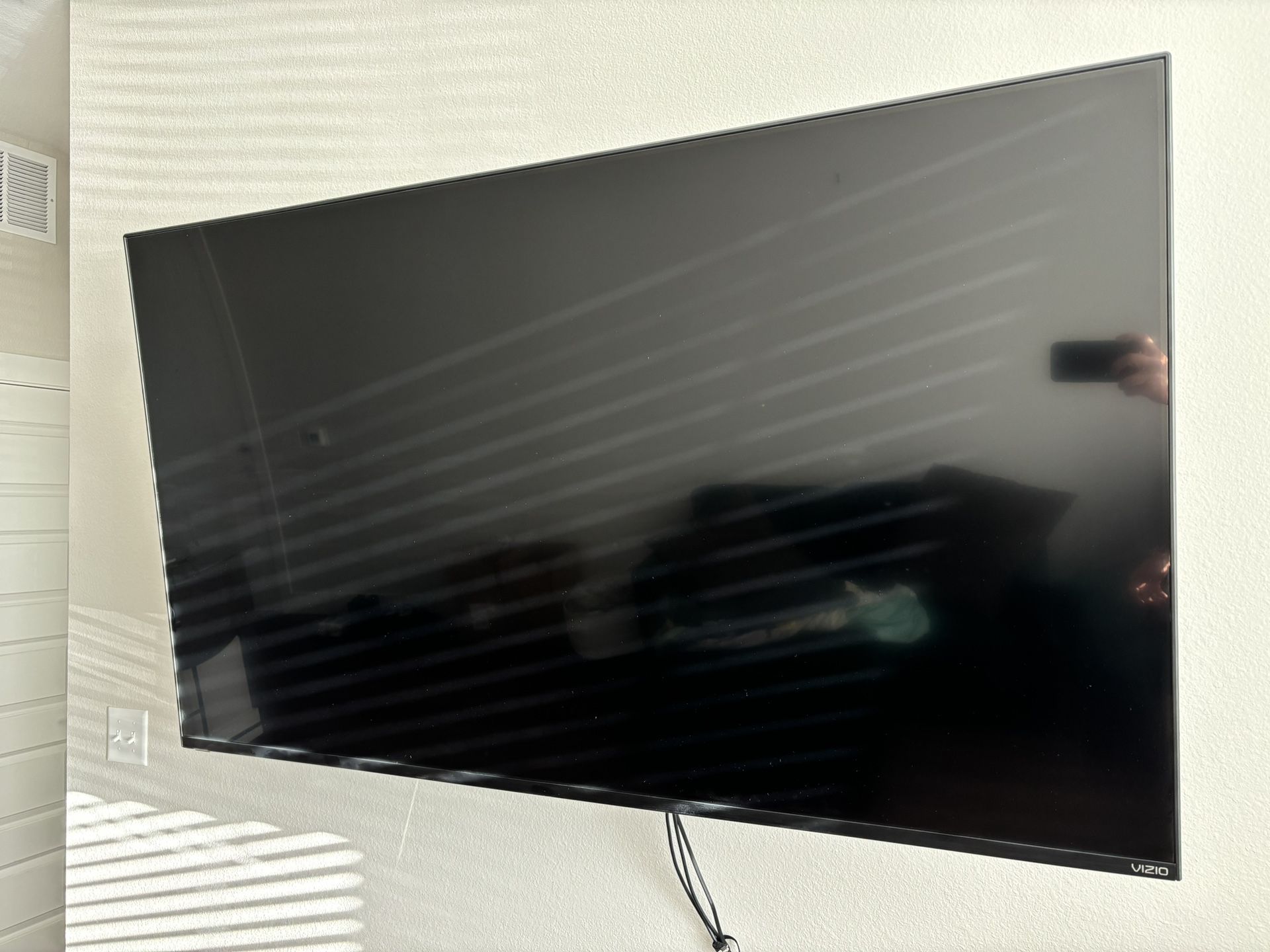 Vizio M65Q7-H1 65” M-Series Quantum 4K LED Smart TV…awesome and like new! Includes wall mount!