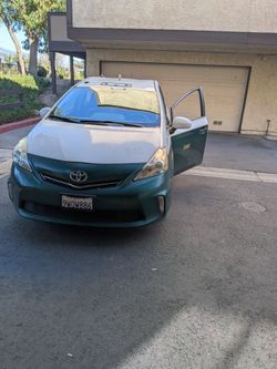 Toyota Prius V 2014