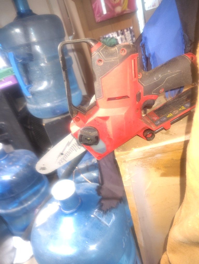 Tool/ Milwaukee Chainsaw 