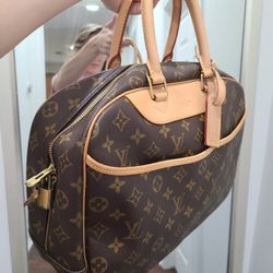 Authentic LOUIS VUITTON Deauville Monogram M47270 for Sale in