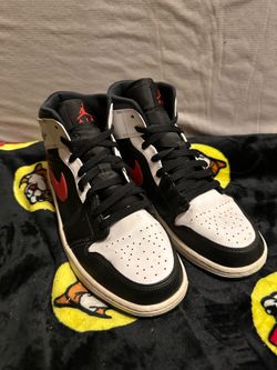 Nike Air Jordan 1 Mid Chile Red Size 10.5 554724-075 Black White Shadow