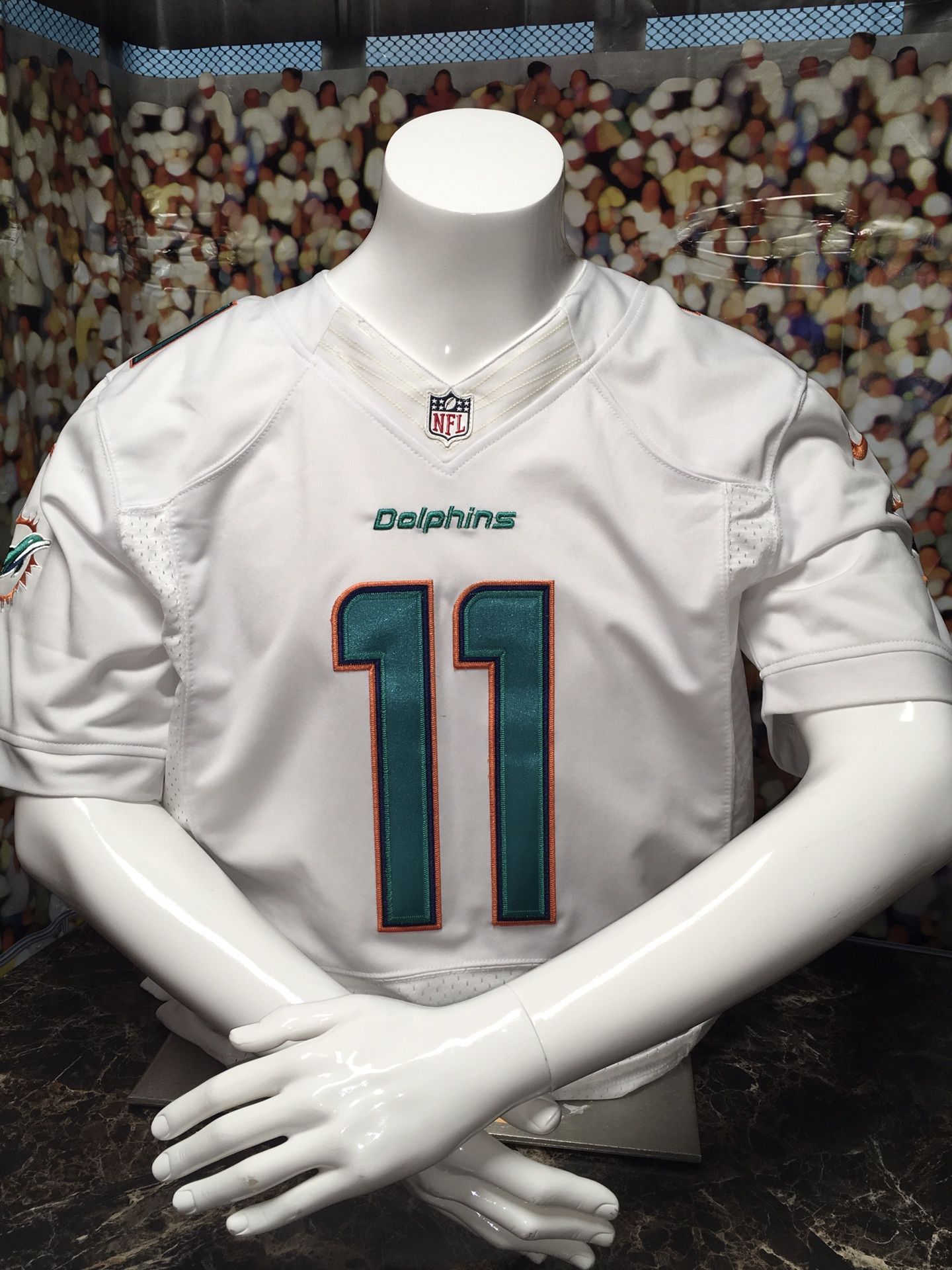 Miami Dolphins NFL Jersey (Size 40) - MIKE WALLACE White NIKE On Field Medium  Sewn/stitched No rips, tears or stains