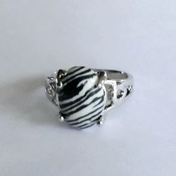 TRENDSETTER  ZEBRA TITANIUM FOREVER WEAR SILVER NEW SIZE 7 RING 