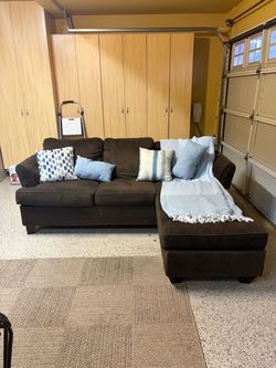 2 Couches + 55in Samsung Smart TV