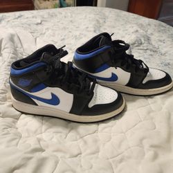 Air Jordan 1 MID (GS)  size  5y