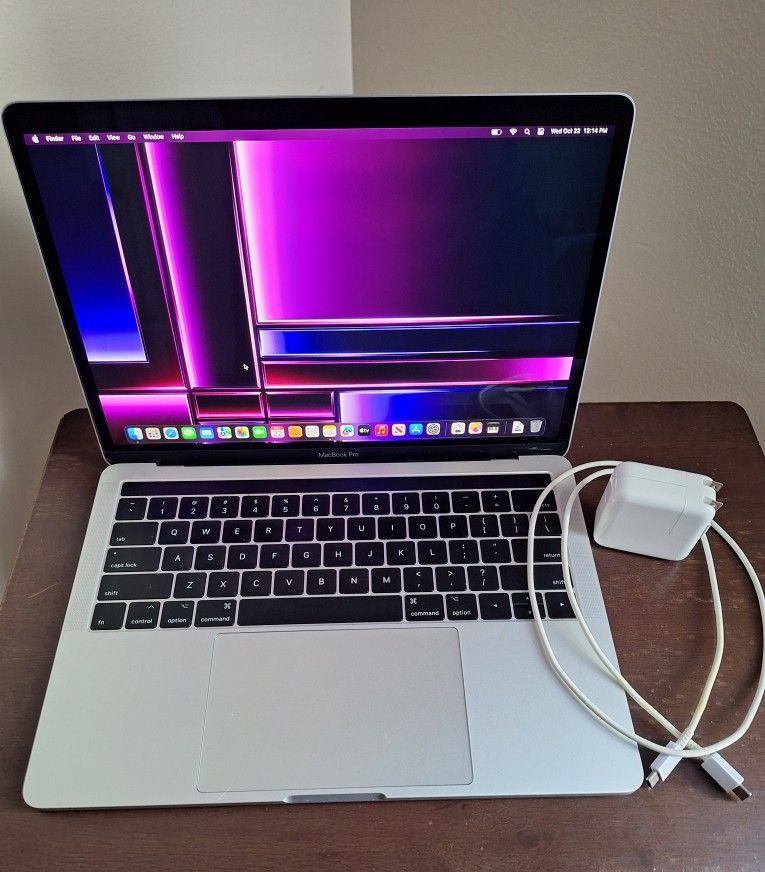 MacBook Pro 13” (2017, Touch Bar)