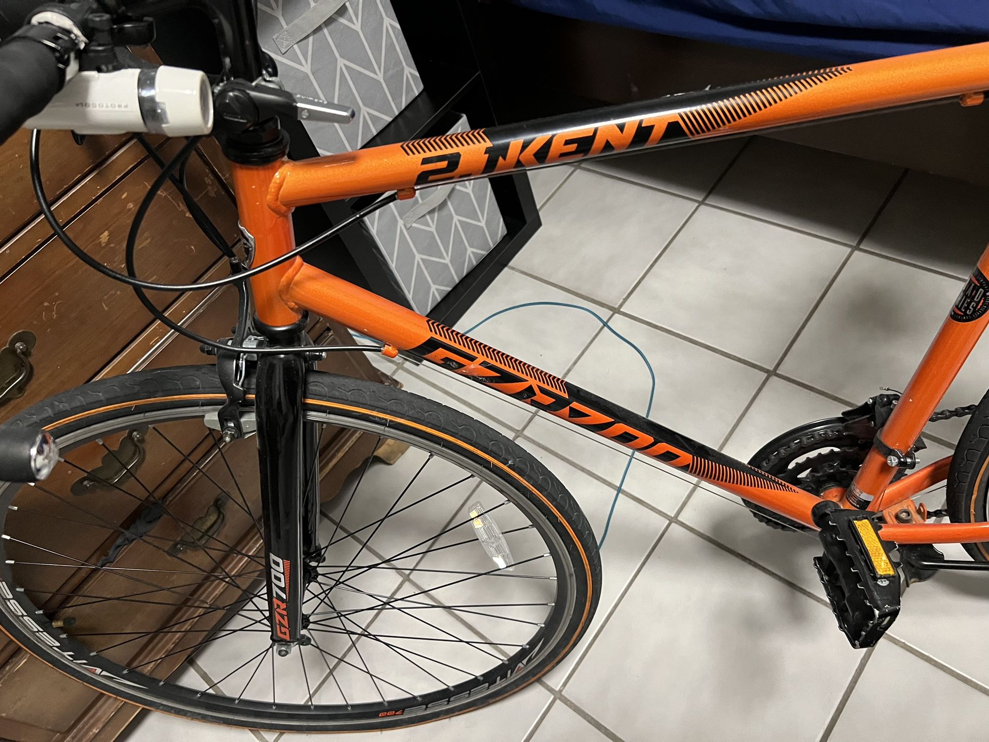 Kent 700c hotsell gzr700 road bike