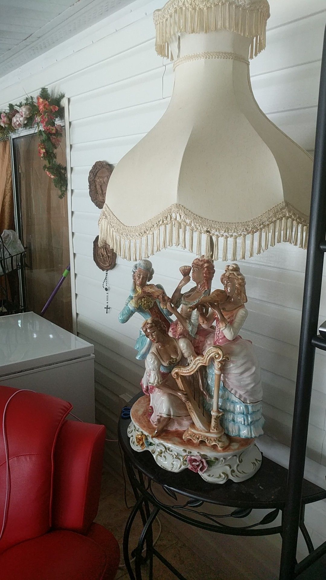 Capodimonti, victorian genuine antique figuring table lamp