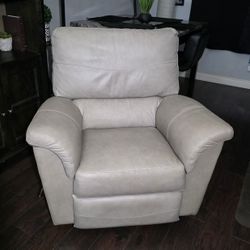 LA-Z-BOY Light Beige Leather Recliner 