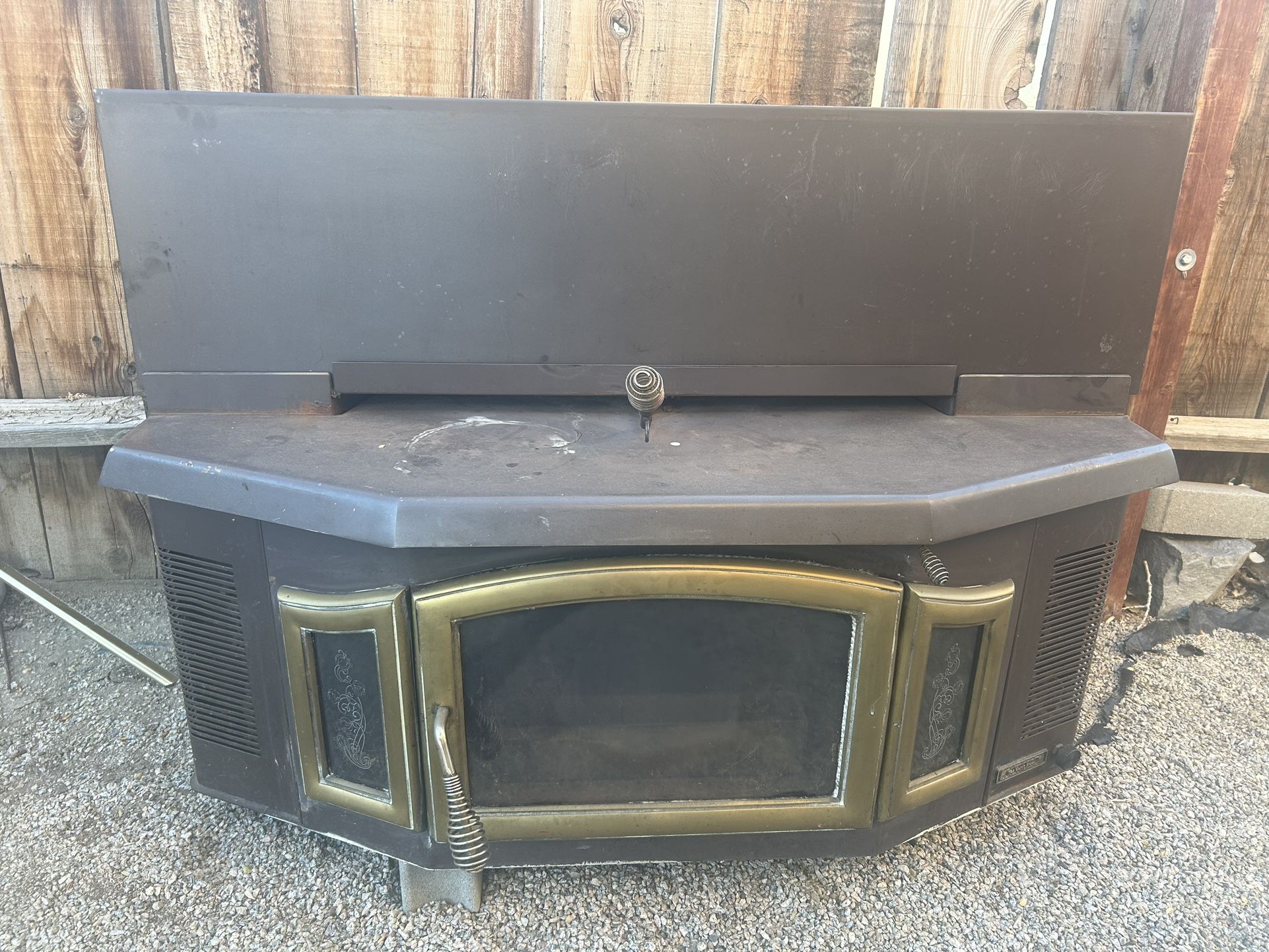 Free—— Earth Stove Bayview 400 Fireplace Insert