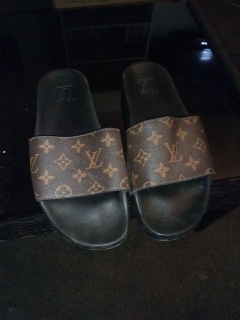 Louis Vuitton Sliders