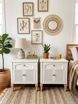 Stunning Vintage Nightstands / Bedside Tables (Matching Pair)