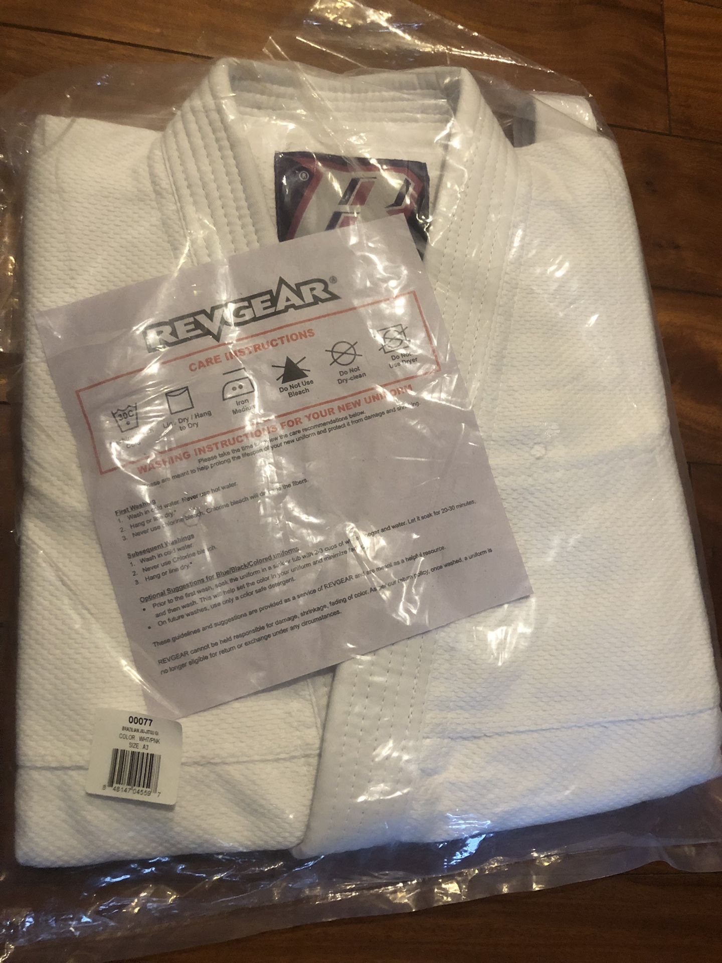 Rev gear Women’s white/pink BJJ gi