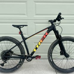 2021 Trek Roscoe 8 Mountain Bike