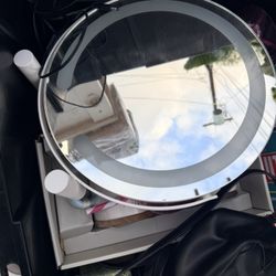 💡 Vanmirr Lighted Makeup Mirror (Model VM05L) Gently used, works great!