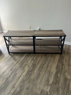 Entertainment center/TV Stand