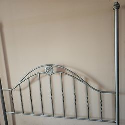 Queen Size Canopy Bed. 