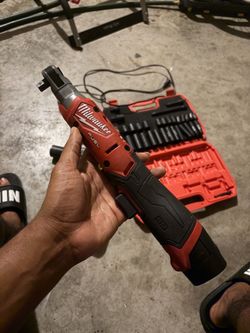 milwaukee ratchet fuel brushless m12 with battery