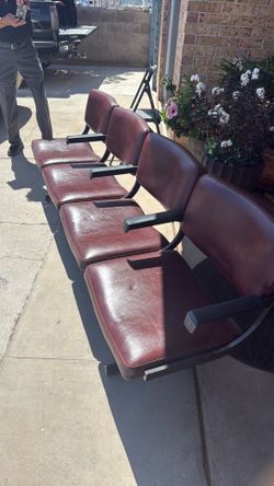 Sitting chairs