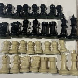 GUC 32 Piece Plastic Full Chess Set - $15