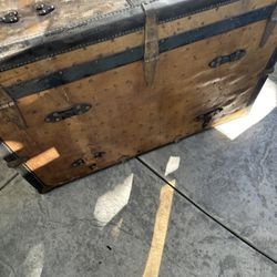 Vintage Titanic Era Traveling Chest