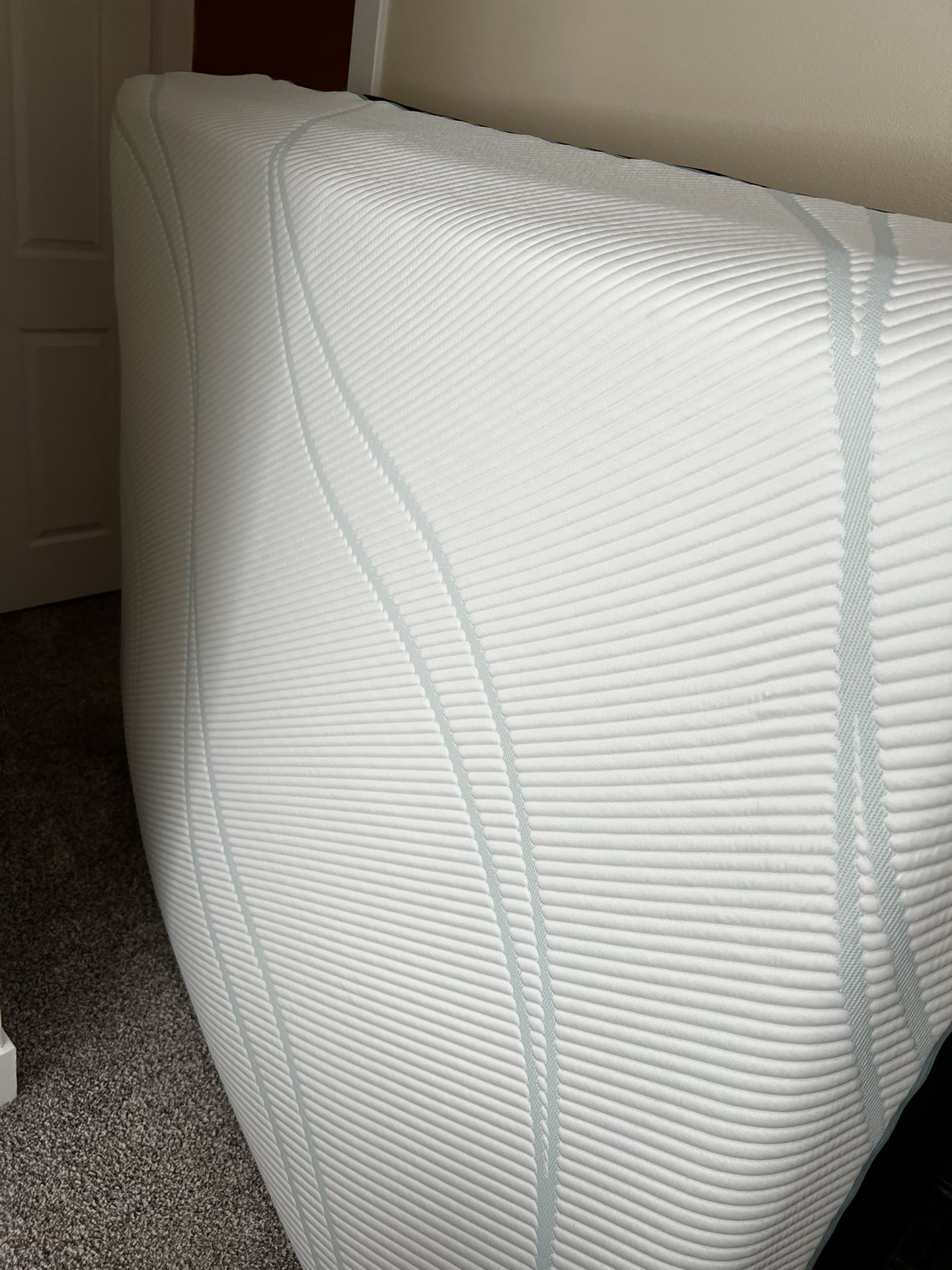 Queen Temperpedic ProAdapt Mattress and Adjustable Base