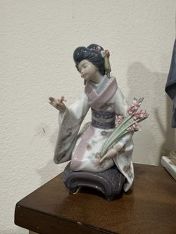 Lladro ( Geisha Girl)