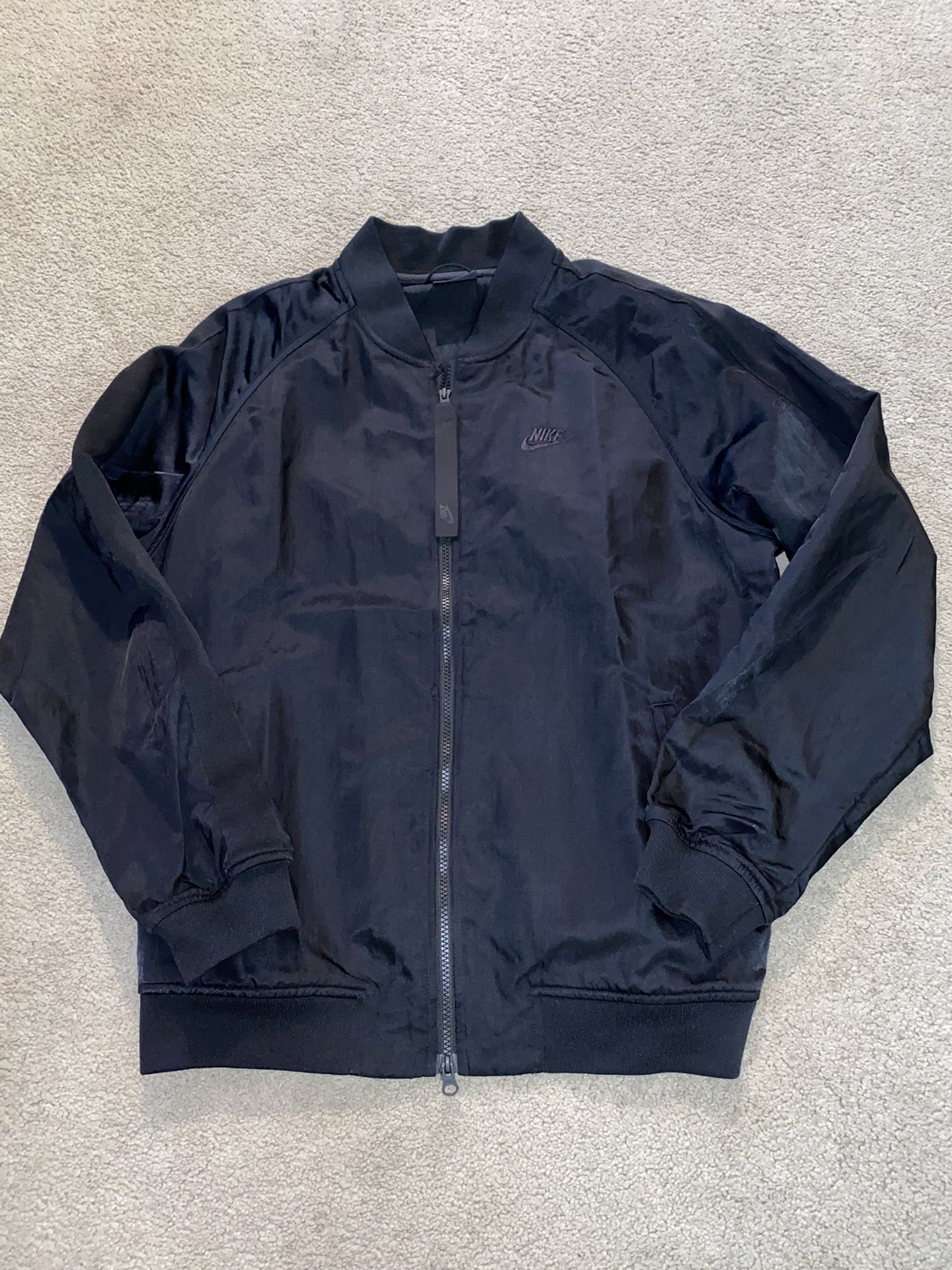 Nike sportswear men’s large black bomber jacket