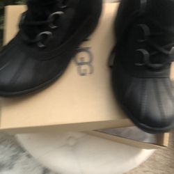 Ugg Women’s Boots Real Size 7.5 New ( Short Ones ) 