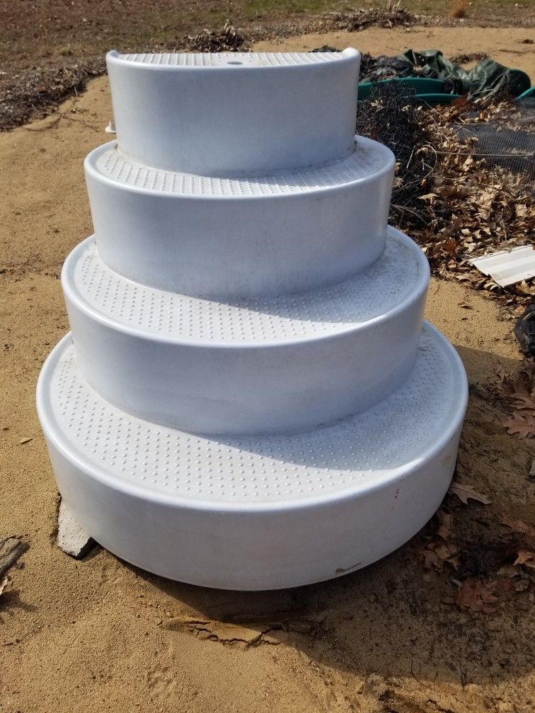 Pool Stairs a 2 Ladders