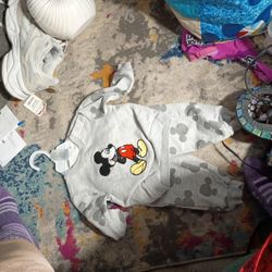 Disney's Two-piece Sweat Suit Size 69 Months Unisex